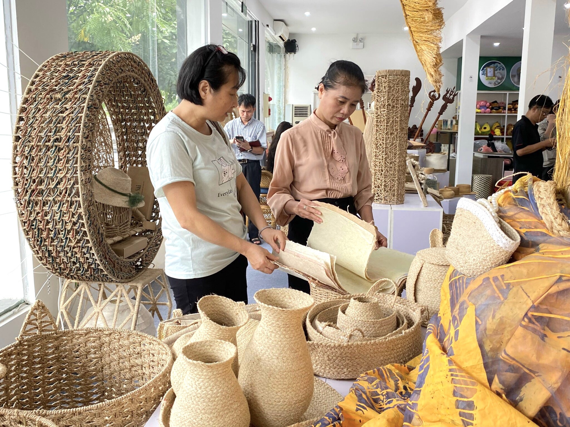 Dịch Vụ Vận Chuyển Hàng Thủ Công Mỹ Nghệ Từ Cảng Cát Lái Về Cần Thơ An Toàn, Nhanh Chóng