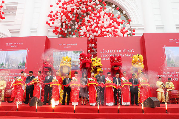 Chuyến xe đêm – Giải pháp giao hàng siêu tốc trước giờ khai trương