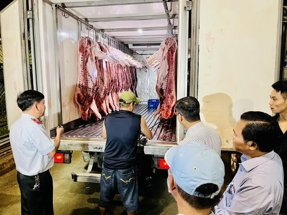 Gửi thực phẩm tươi sống từ chợ đầu mối Hóc Môn về các tỉnh miền Tây trong ngày Gửi thực phẩm tươi sống từ chợ đầu mối Hóc Môn về các tỉnh miền Tây trong ngày