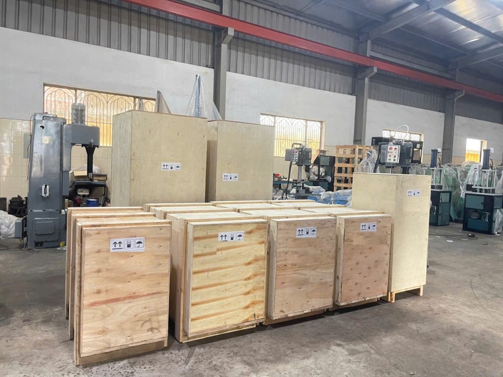Vận Chuyển Nội Thất Gỗ Cồng Kềnh: Giải Pháp Đóng Kiện Pallet Từ HCM Đến Lạng Sơn