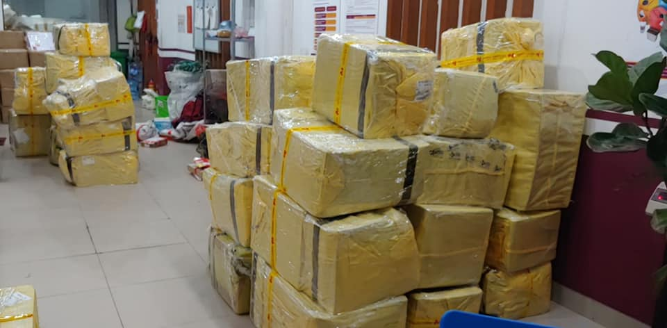 Đóng gói hàng mùa mưa: Cách chống ướt – chống sốc để hàng đến nơi như mới Đóng gói hàng mùa mưa: Cách chống ướt – chống sốc để hàng đến nơi như mới