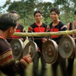 Âm Thanh Từ Núi Rừng – Vận Chuyển Cồng Chiêng Tây Nguyên Về Thủ Đô