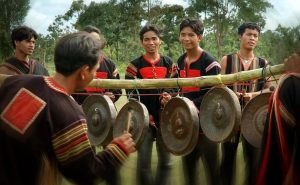 Âm Thanh Từ Núi Rừng – Vận Chuyển Cồng Chiêng Tây Nguyên Về Thủ Đô