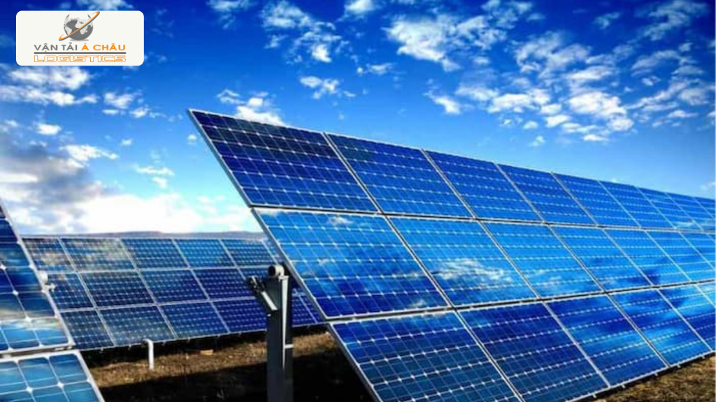 Vận Chuyển Pin Năng Lượng Mặt Trời Từ Cảng Tới Các Dự Án Điện Miền Trung