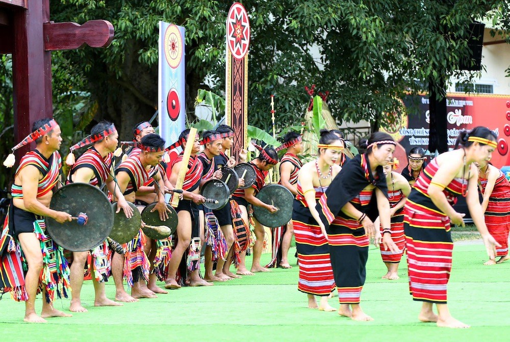 Âm Thanh Từ Núi Rừng – Vận Chuyển Cồng Chiêng Tây Nguyên Về Thủ Đô Âm Thanh Từ Núi Rừng – Vận Chuyển Cồng Chiêng Tây Nguyên Về Thủ Đô