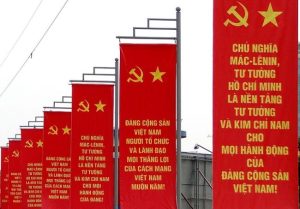 Tổ Quốc Trên Tường – Những Cuộn Băng Rôn Dài 200 Mét Đang Về Tới Thủ Đô