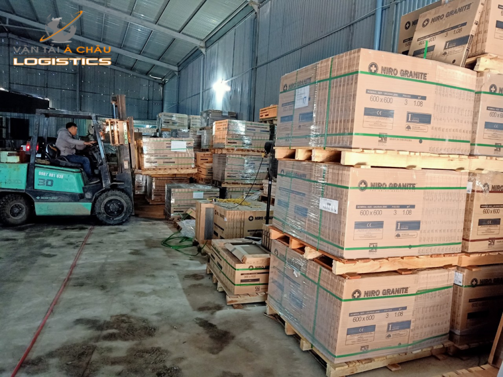 Vận chuyển gạch men từ cảng TP.HCM đến các khu công nghiệp