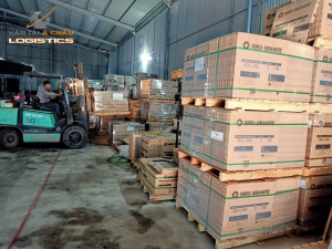 Vận chuyển gạch men từ cảng TP.HCM đến các khu công nghiệp