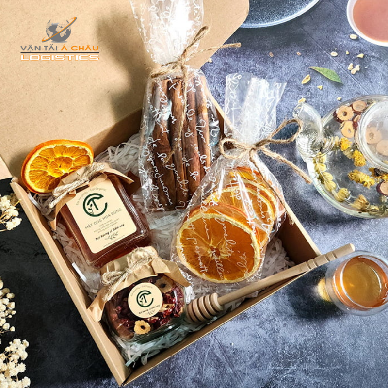 Vận Chuyển Trà Thảo Mộc Cam Quế Mùa Giáng Sinh: Giải Pháp Tối Ưu Cho Doanh Nghiệp Trong Cao Điểm Noel – Tết