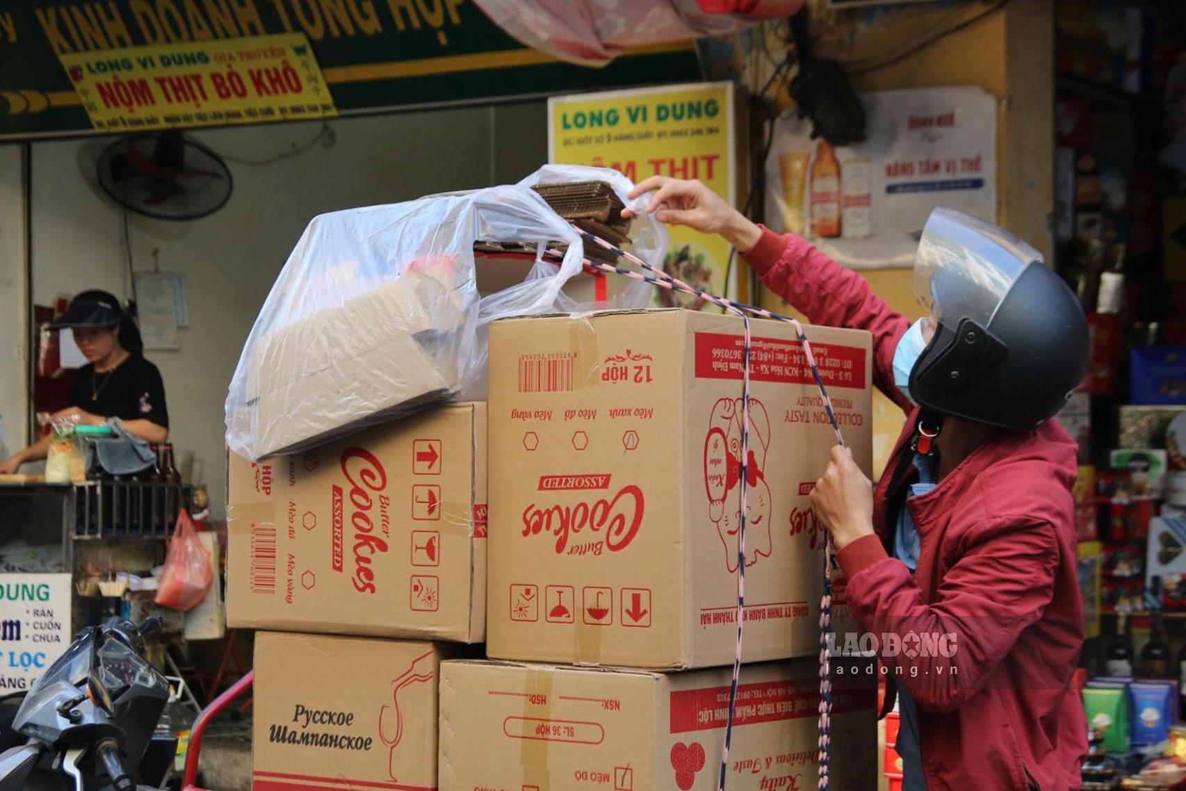 Bánh kẹo ngày Tết không thể thiếu trong những ngày đầu năm Người dân tấp nập mua bánh kẹo ngày Tết