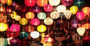 VẬN CHUYỂN ĐÈN LỒNG TRANG TRÍ TẾT NHANH CHÓNG 2025