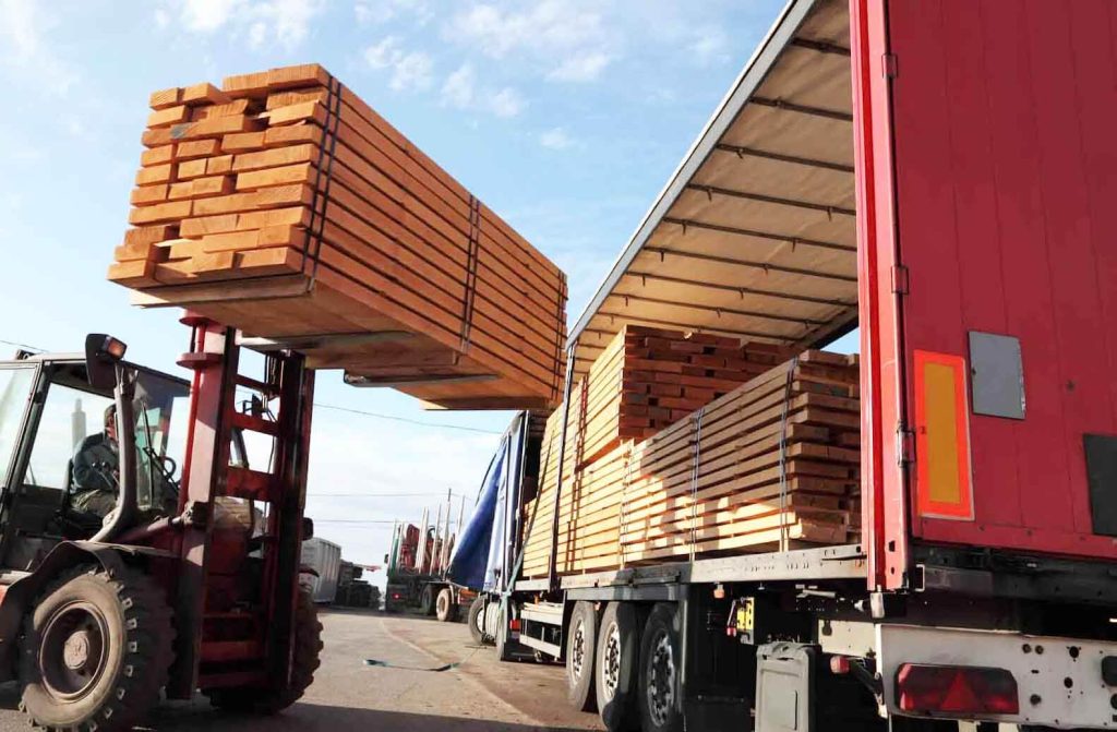 Kéo cont hàng gỗ – nông sản – nguyên liệu sản xuất từ Long An về HCM