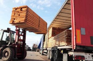 Kéo cont hàng gỗ – nông sản – nguyên liệu sản xuất từ Long An về HCM