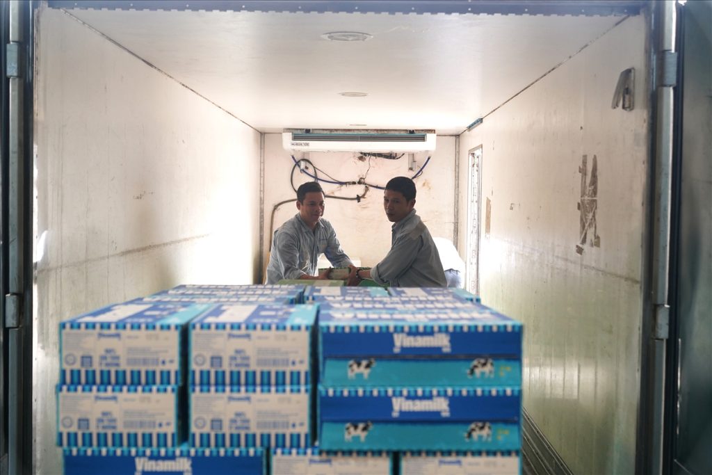 Vận chuyển sữa và sản phẩm từ sữa phục vụ Tết từ Long An đi Hà Nội và các khu công nghiệp miền Bắc