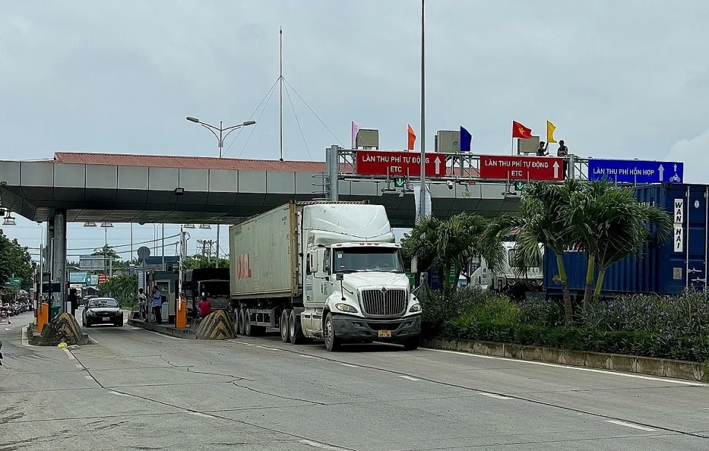 Vận chuyển thảm trải sàn và rèm cửa trang trí Tết từ Hà Nội đi TP.HCM và Cần Thơ