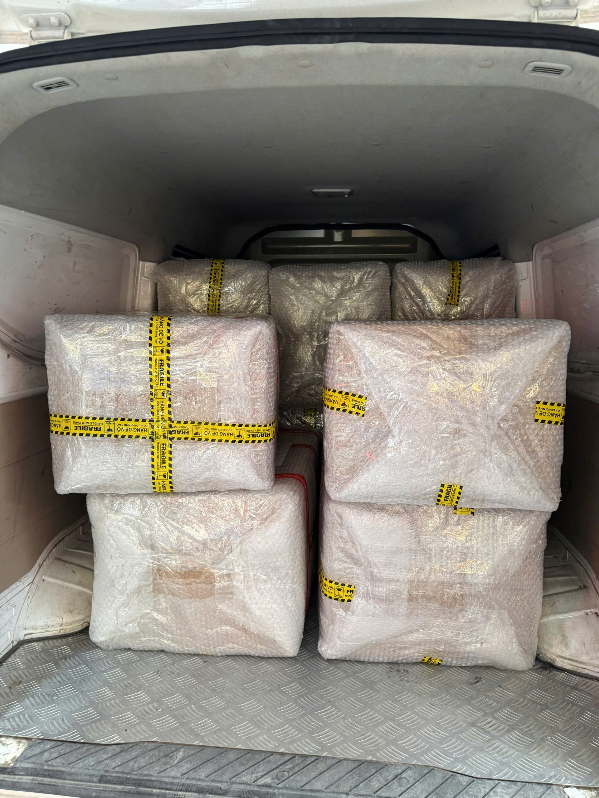 VẬN CHUYỂN SET QUÀ TẾT TỪ HÀ NỘI ĐẾN THÀNH PHỐ HỒ CHÍ MÌNH BẰNG XE TẢI 2026